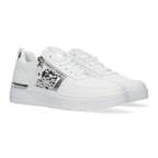 Zapatillas urbanas con detalles metálicos – estilo moderno y comodidad diaria -Blanco