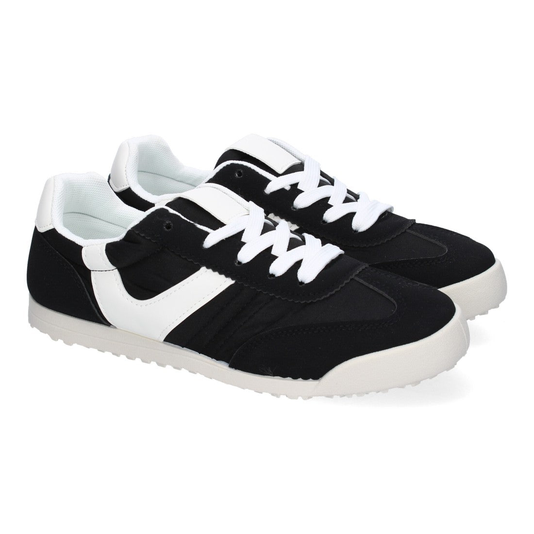 Sneaker Casual Negra con Detalles Blancos