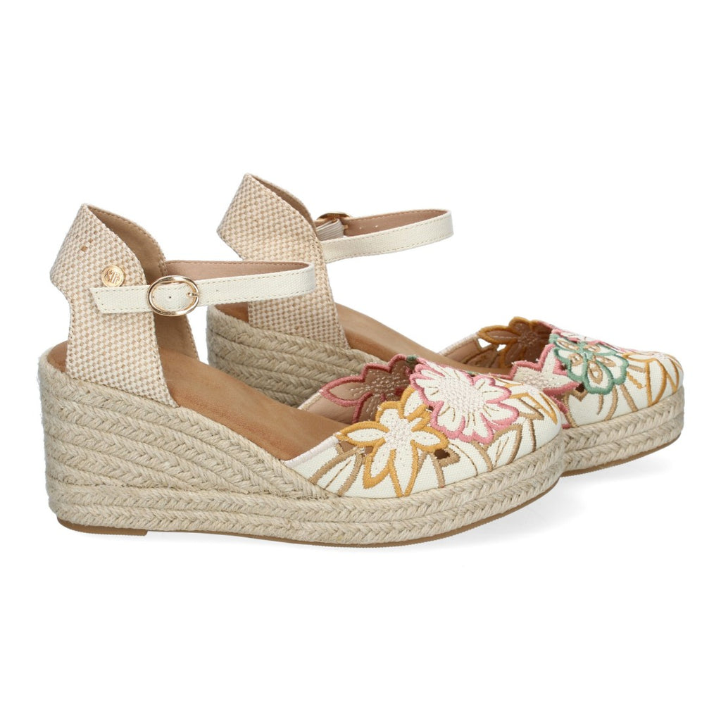 Sandalias con cuña y diseño de flores bordadas - Beige