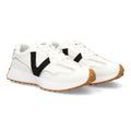 Zapatilla Casual  con Detalle en “V” - Blanco/Gris