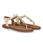 Sandalia con Detalles Metálicos y Planta Acolchada-Beige