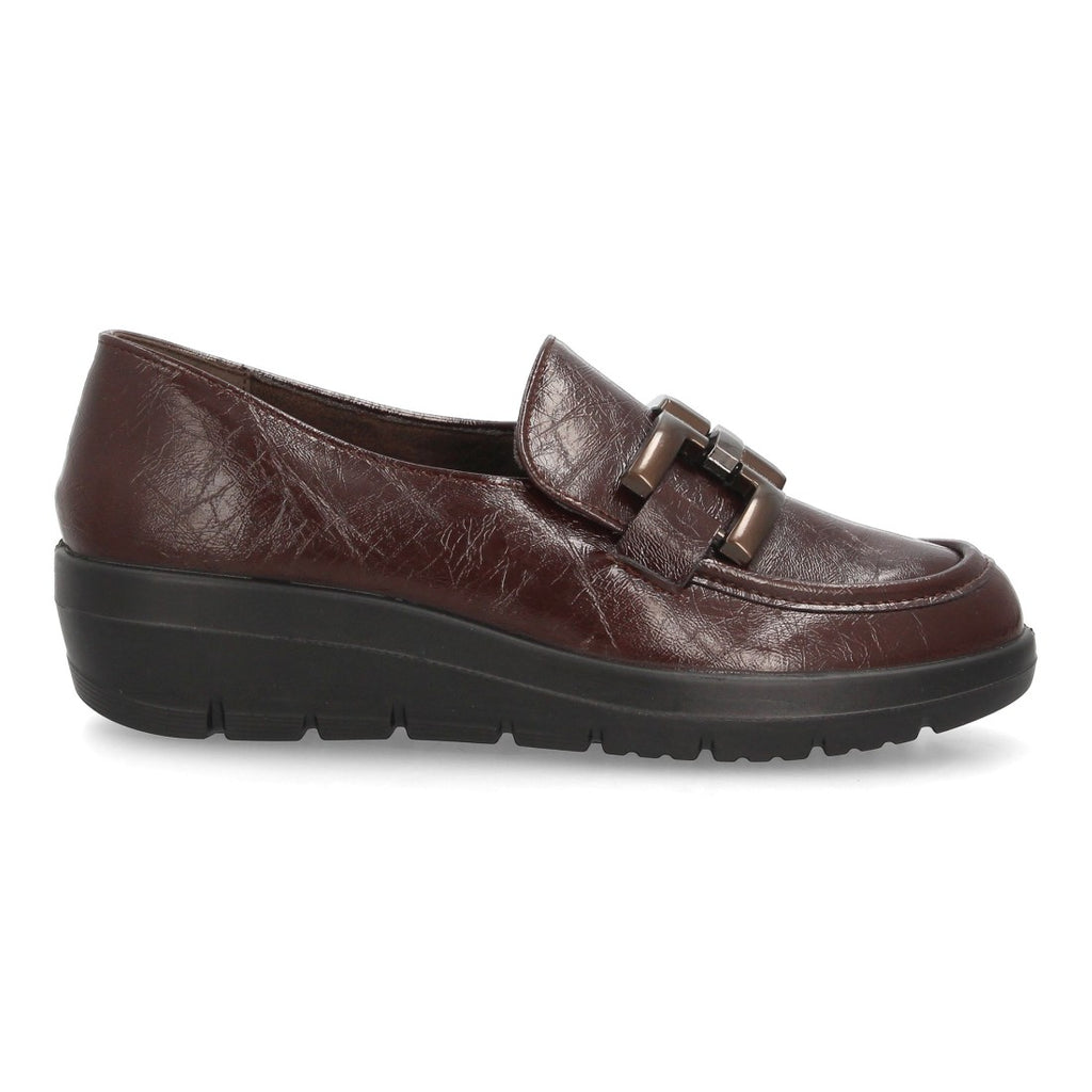 Mocasines de Mujer con Cuña Baja, Acabado Brillante y Eslabones -Marron