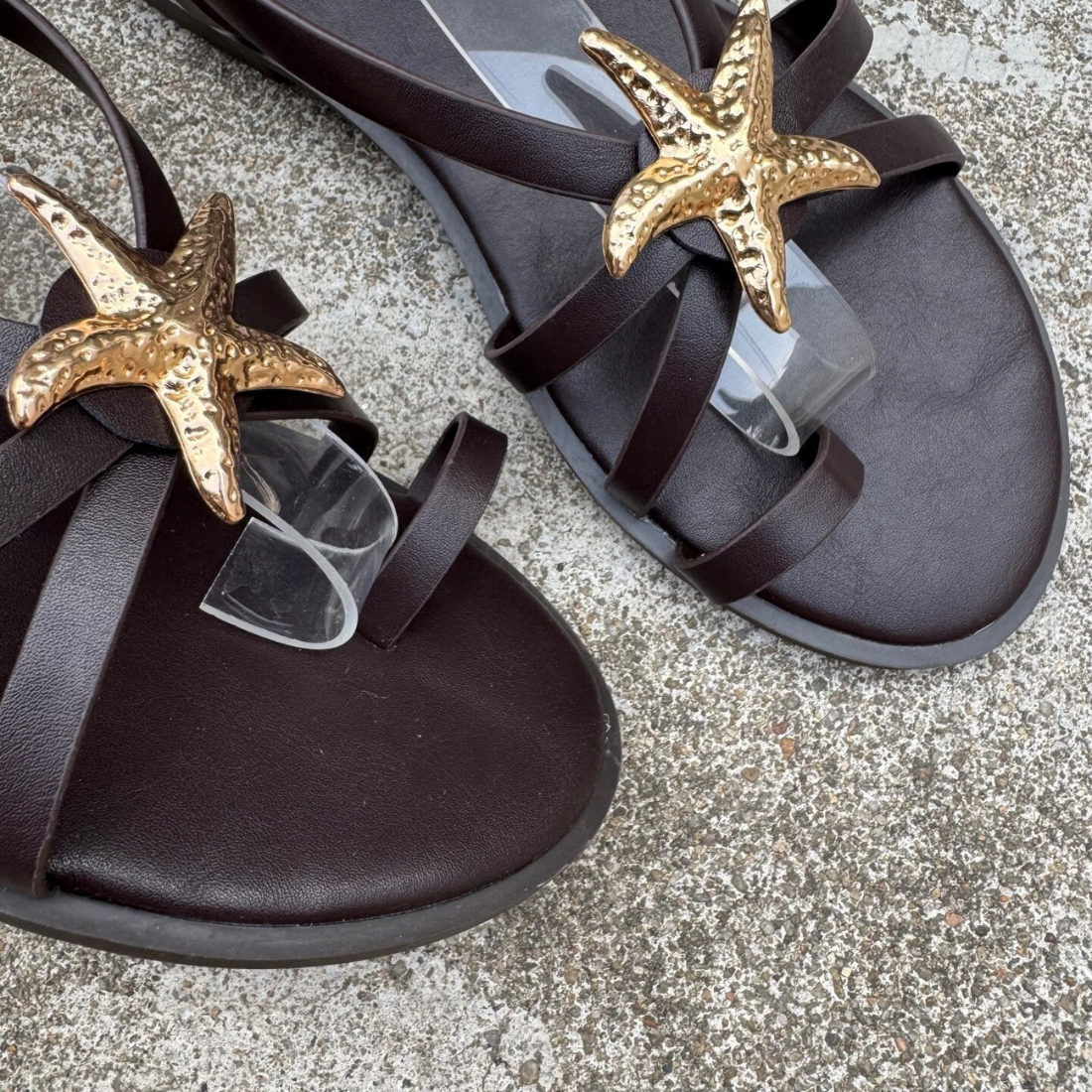Sandalia romana plana con decoración de estrella - 5269-Beige