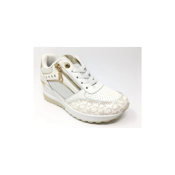 Zapatilla de Cuña Urban Chic – Estilo y Altura