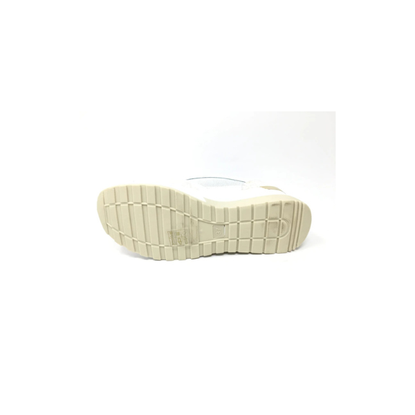 Zapatilla de Cuña Urban Chic – Estilo y Altura